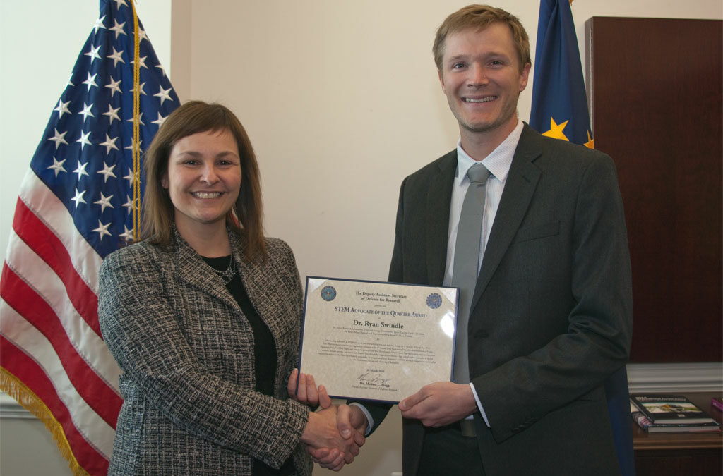 AFRL physicist introduces students to the stars